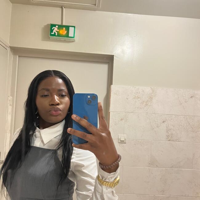 Babysitter in Champs-sur-Marne: Dolvita