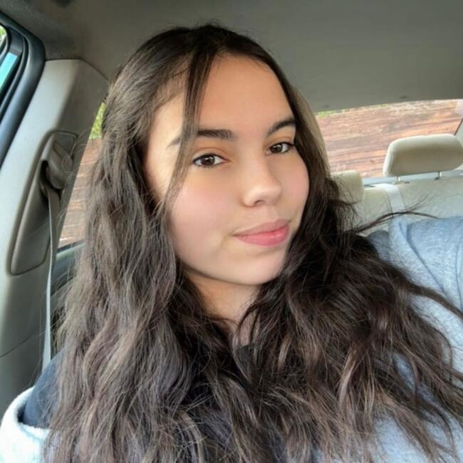 Babysitter in Sterling: Laura