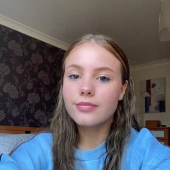 Babysitter in Exeter: Emma