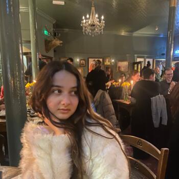 Babysitter in Paris: Clara