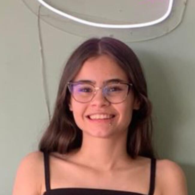 Babá em Brasília: Anny luara