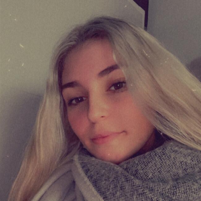 Babysitter in Pontcharra-sur-Turdine: Coralie