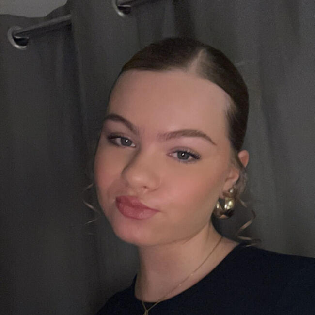 Babysitter in Châteauroux: Louna