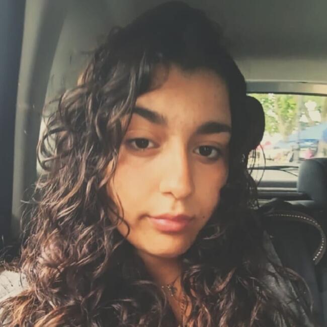 Babysitter in Padim da Graça: Ariana