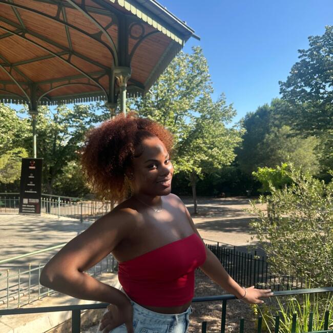 Babysitter in Marseille: Melanie