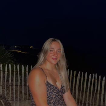 Babysitter in Hon-Hergies: Lea