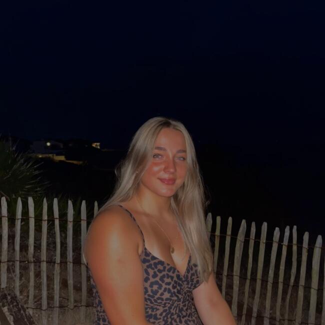 Babysitter in Hon-Hergies: Lea