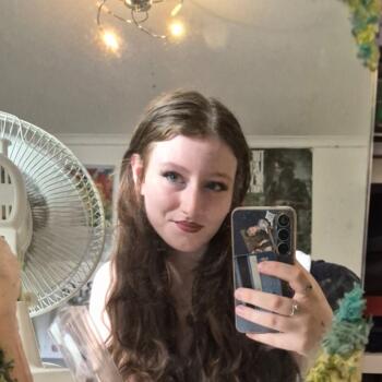 Babysitter in Weybridge: Miranda