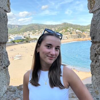 Babysitter in Nogent-le-Phaye: Orianne