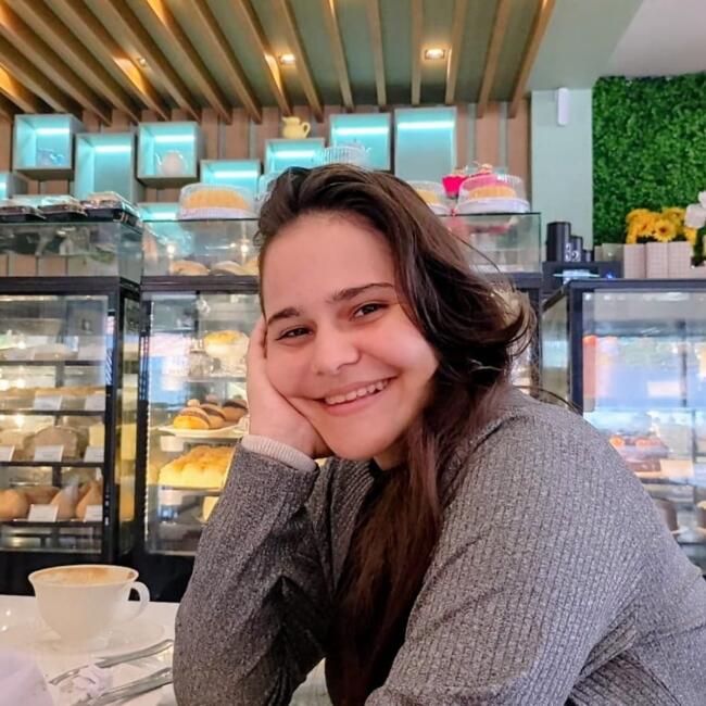 Babysitter in Belém: Amanda