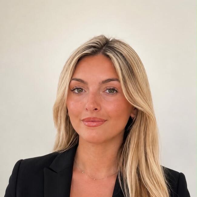 Babysitter in Cannes: Camille
