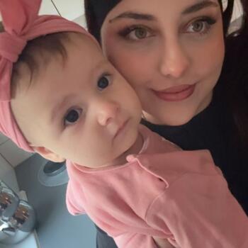 Babysitter in Vienna: Laura