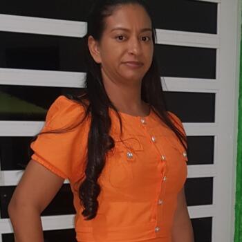 Babá em Goiânia: Neivania