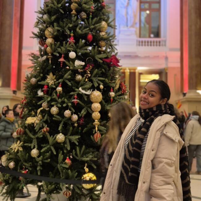 Babysitter in Sint-Niklaas: Fanya