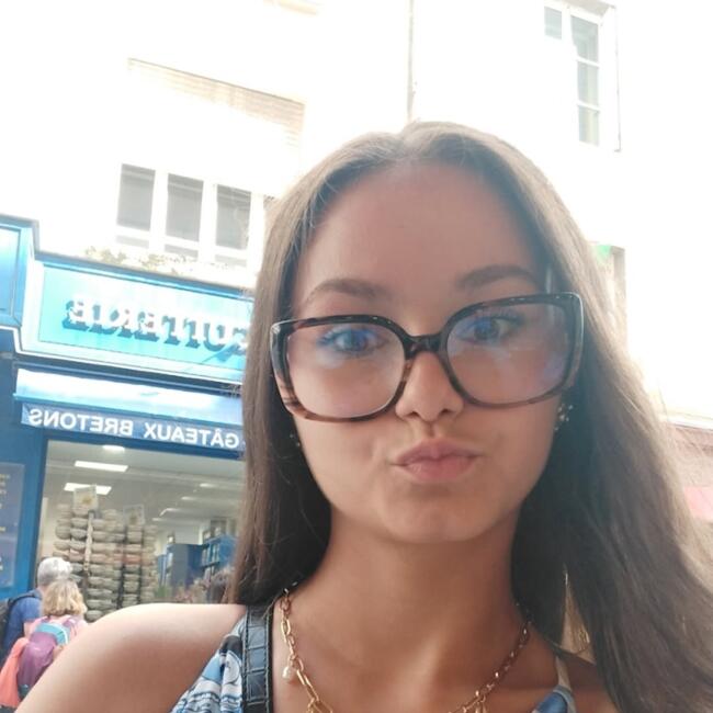 Babysitter in Chartres-de-Bretagne: Yvaine
