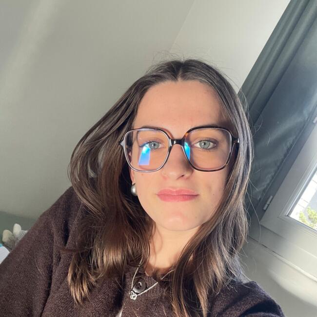 Babysitter in Lisieux: Flavie