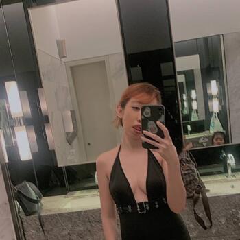 Singapore Island 的临时保姆工作: 临时保姆工作 Nurghina