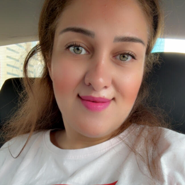 وظيفة جليسة أطفال في إمارة الشارقة: Yasmin