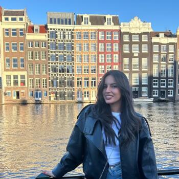 Babysitter in Amiens: Hiba
