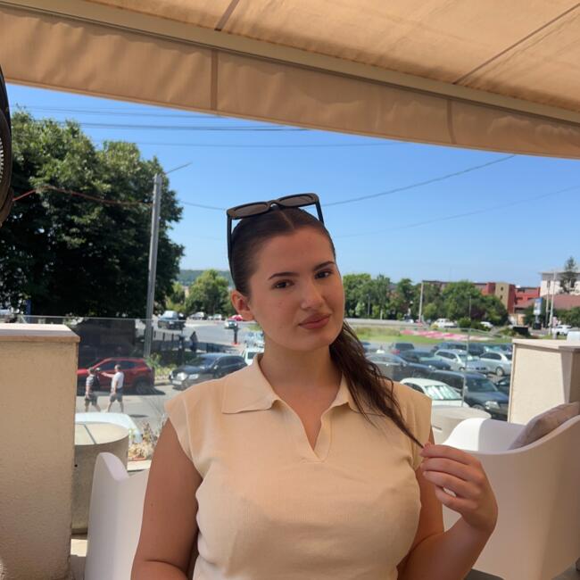 Babysitter in Iași: Ana
