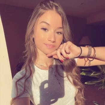 Babysitter in Is-sur-Tille: Charlotte