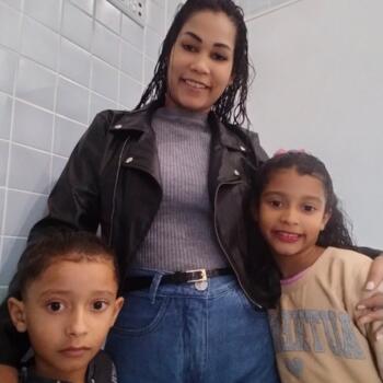 Trabalho de babysitting em Moreira de Conegos: Trabalho de babysitting Emanoele
