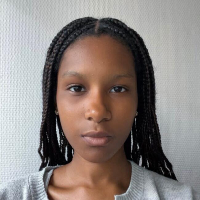 Babysitter in Saint-Ouen: Adama