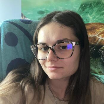 Babysitter in Saint-Martin-de-Coux: Oceane