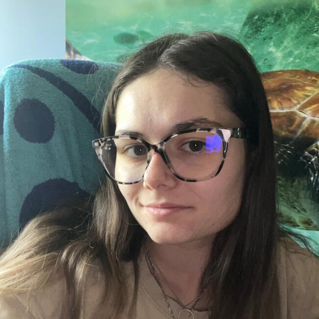 Babysitter in Saint-Martin-de-Coux: Oceane