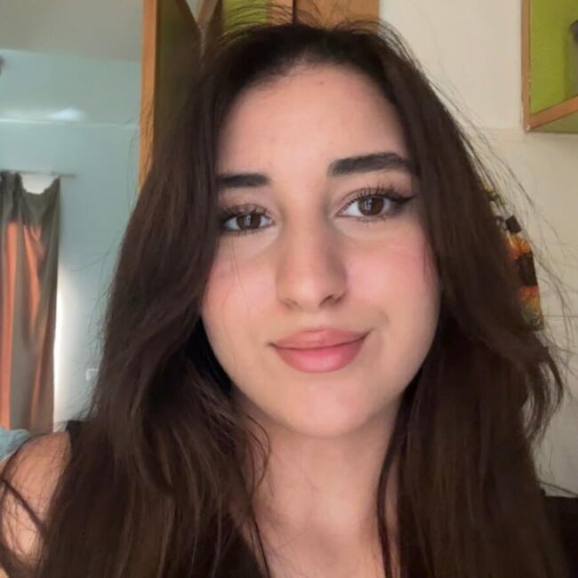 Babysitter in Rennes: Hajar