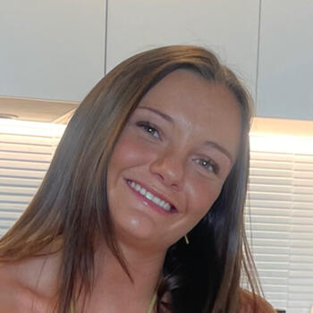 Babysitter in Auckland: Scarlet Walker