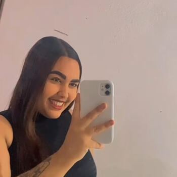 Babysitter in Pinhalzinho (Santa Catarina): Laissa