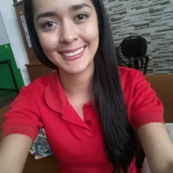 Niñera en Isla de Tibás: Angélica