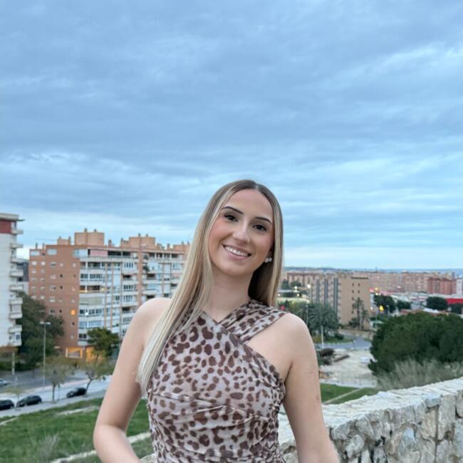 Babysitter in Alicante: Paula