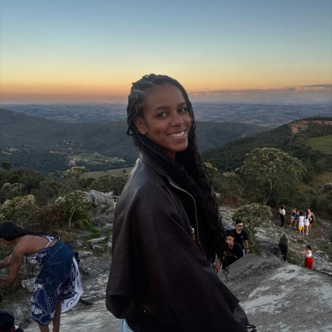Babysitter in Juiz de Fora: Júlia