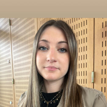 Babysitter in Sainte-Geneviève (Normandie): Clara