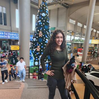 Babysitter in Panama City: Laxmi navarro