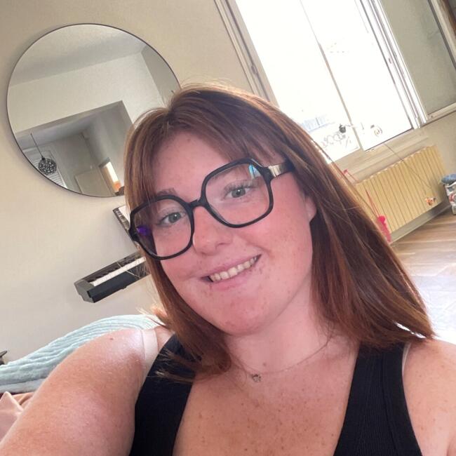Babysitter in Nevers: Nora