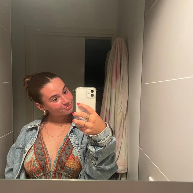 Babysitter in Anglet: Ines