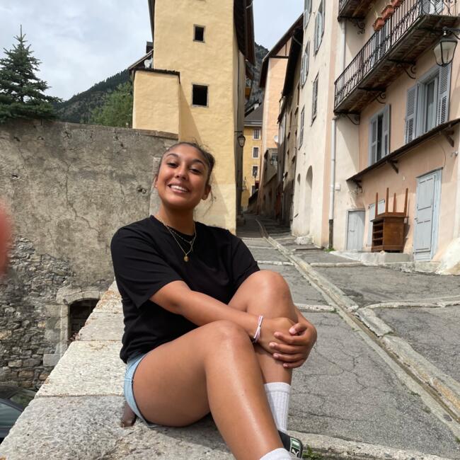 Babysitter in Halluin: Nora