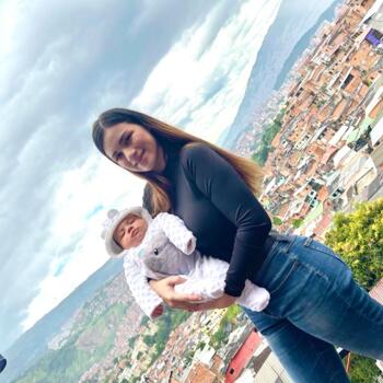Trabajo de niñera en Itagüí: trabajo de niñera Laura