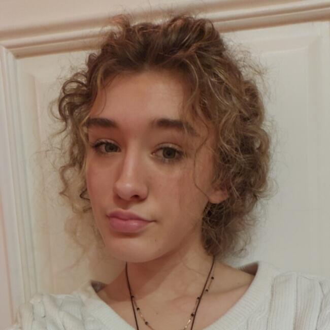 Babysitter in North Smithfield: Elaina