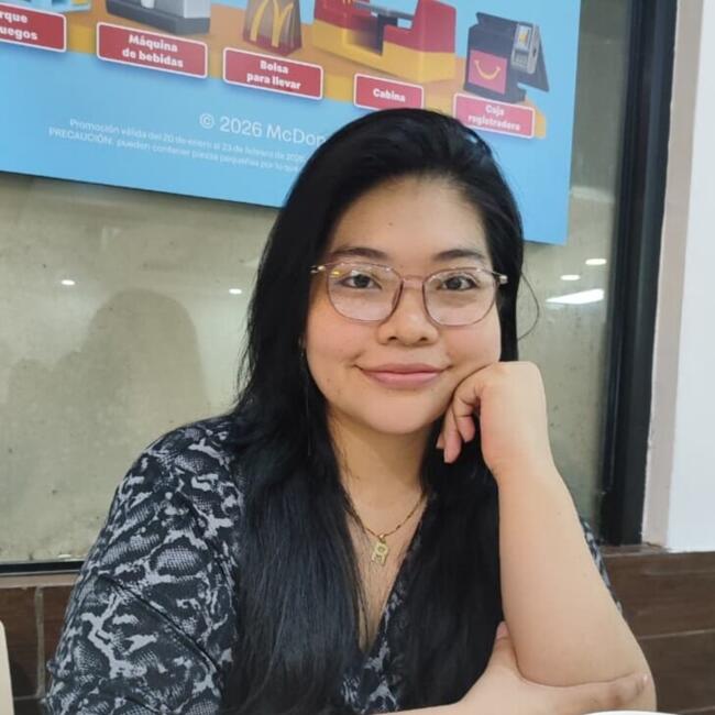 Babysitter in Panama City: Adriana