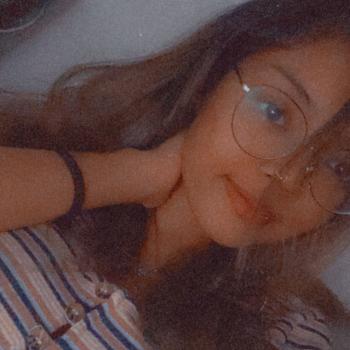 Babysitter in Singapore: Lina