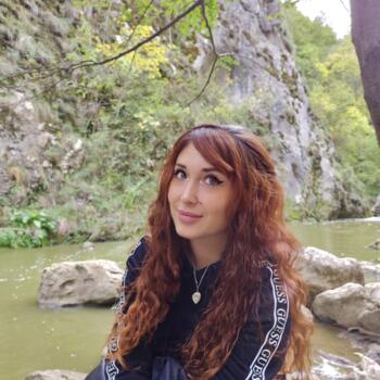 Babysitter in Killarney: Ari