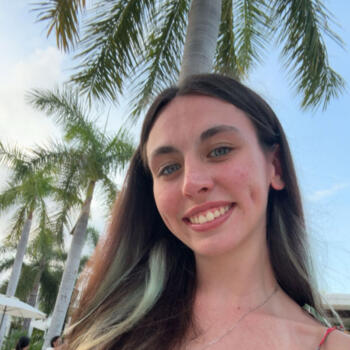 Babysitter in Morgantown: Ellie