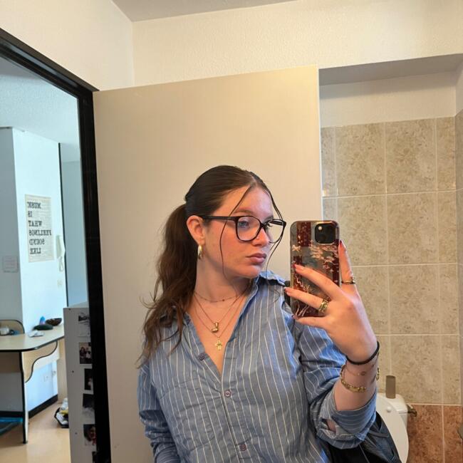 Babysitter in Josse: Léana