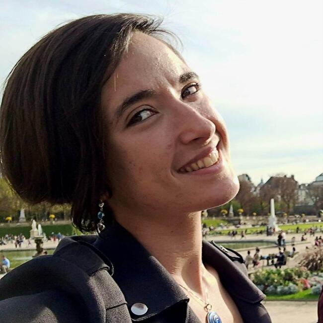 Babysitter in Saint-Germain-en-Laye: Célia