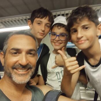 משרת בייביסיטר ב- רחובות: משרת בייביסיטר ליאור