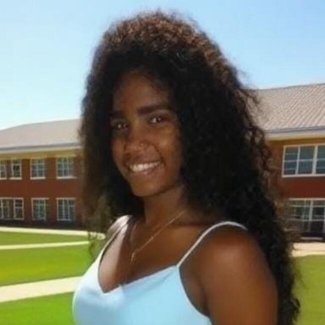 Babysitter in Salvador: Laisa